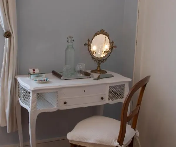 La Croix Blanche Bed & Breakfast 4*